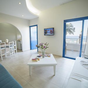 One-Bedroom Apartment Sea View